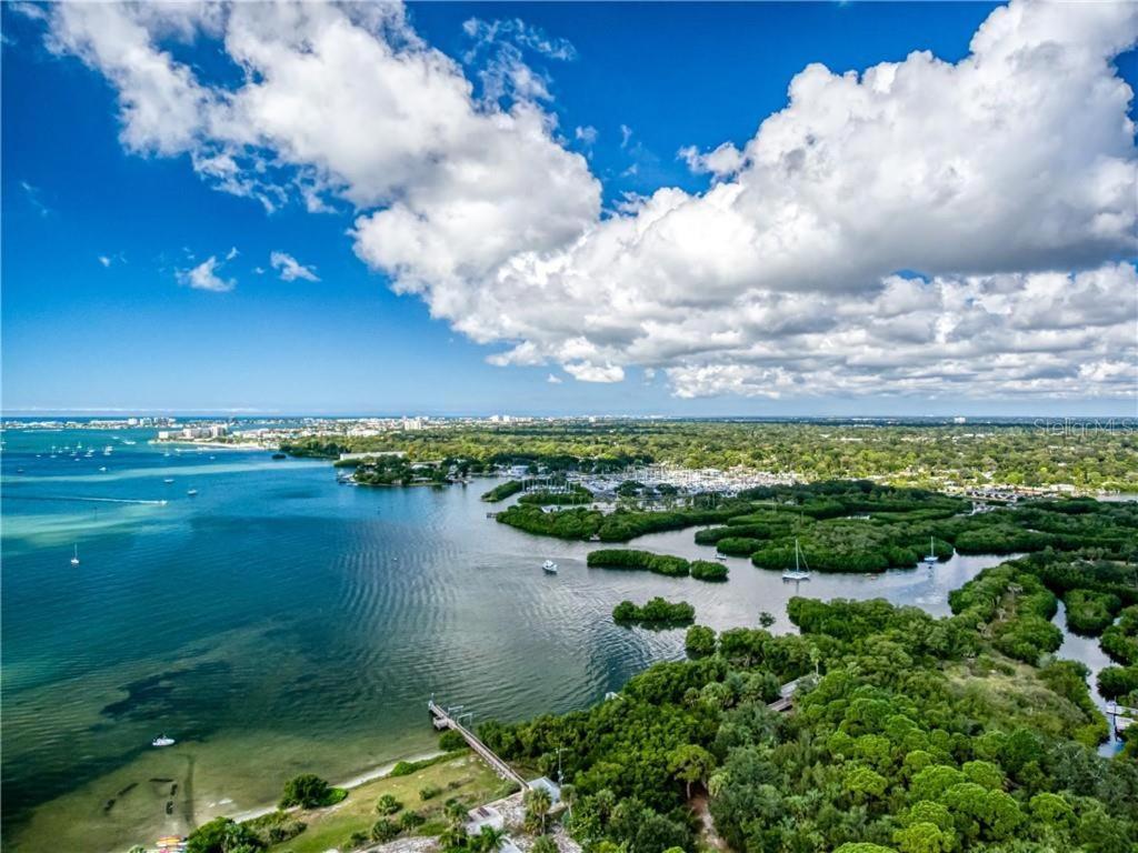 Affordable Two Bedroom Tropical Condo - Private Beach, Pools, Hot Tub St. Petersburg Exterior photo